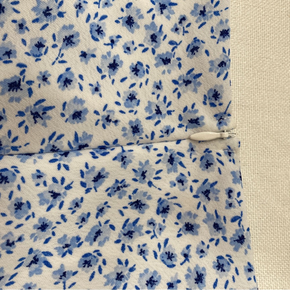 H&M High Waist Dainty Blue and White Floral Skirt - Picture 5 of 10